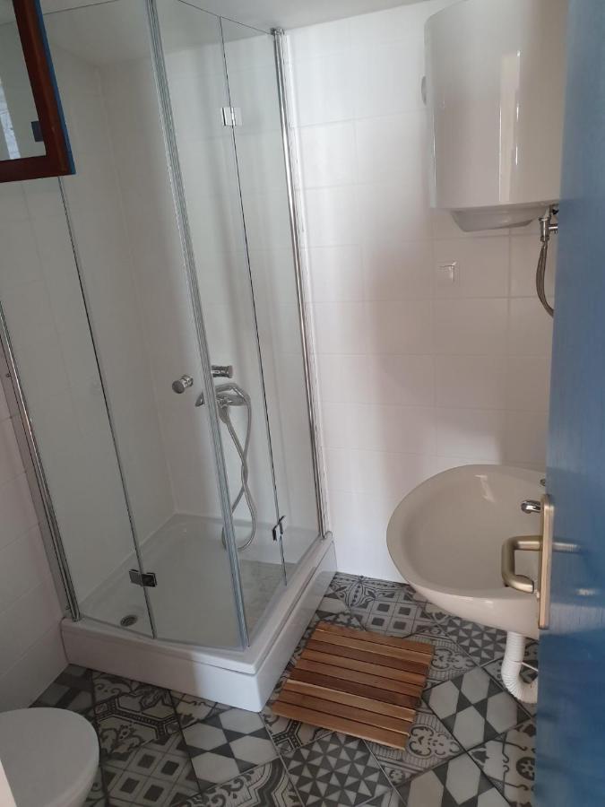 Apartments Bassi Stara Baška Eksteriør bilde