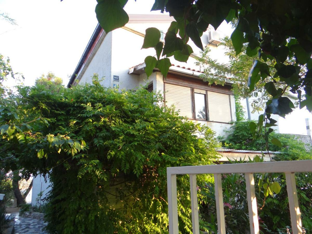 Apartments Bassi Stara Baška Eksteriør bilde