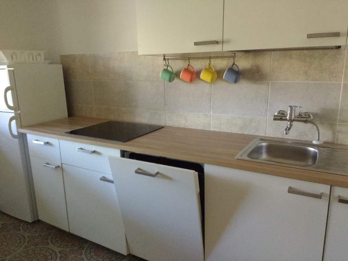 Apartments Bassi Stara Baška Eksteriør bilde