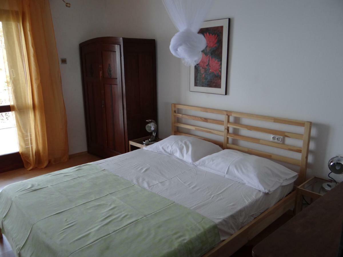 Apartments Bassi Stara Baška Eksteriør bilde
